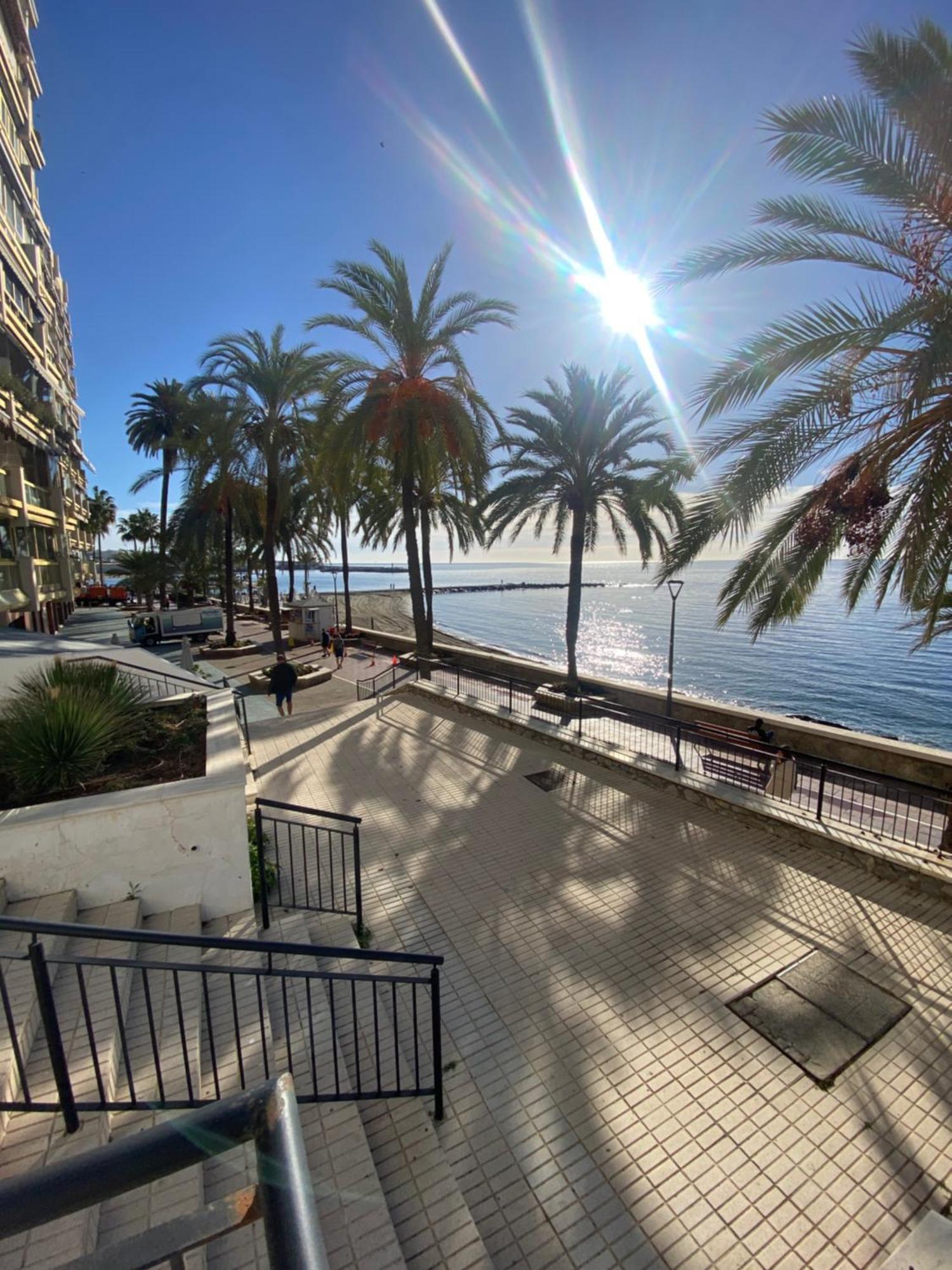 Marbella Beachfront Edificio Mayoral Primera Linea De Playa Y Centro Ciudad Con Barco Opcional Екстер'єр фото